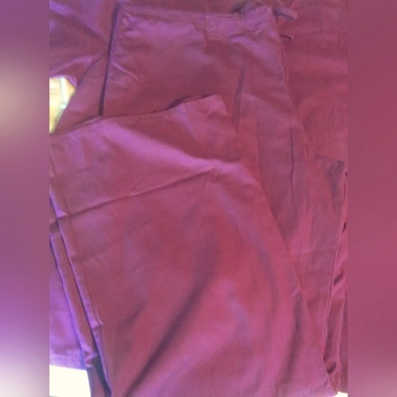 BNWT MAROON SCRUBS LADIES BY VITAL THREADS SZ. XL  2 PC. SHIRT AND PANTS - Picture 4 of 6
